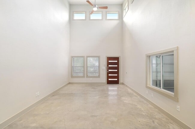 Building Photo - 3202 Merrie Lynn Ave