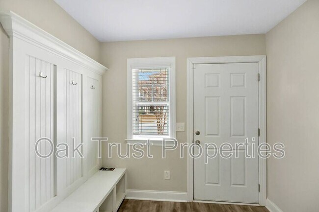 Foto del edificio - 4120 Rigsby Ln