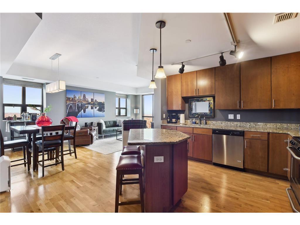 Primary Photo - 100 3rd Ave S