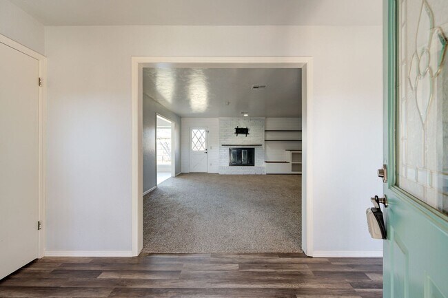 Building Photo - Spacious 3BD/2BTH Home near Lake Hefner mi...