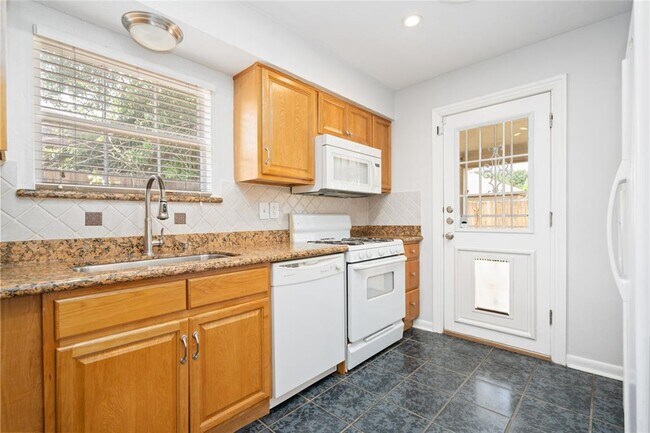 Building Photo - 205 Woodard St