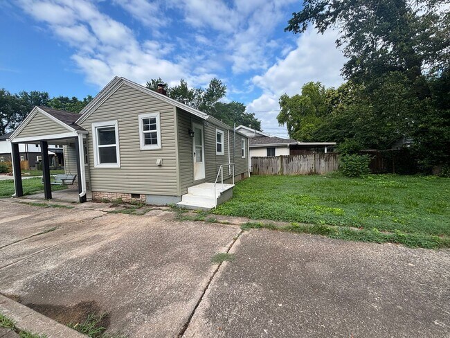 Foto del edificio - MOVE IN SPECIAL! Beautiful 3 bedroom 2 bat...