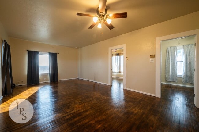 Foto del edificio - Fresno Westside Farm Home, 3BR/1BA, Built 1925 – Modern Updates!