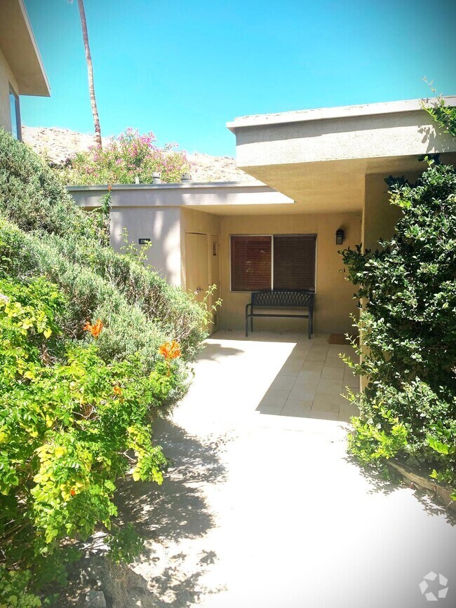 Building Photo - 2104 Southridge Dr