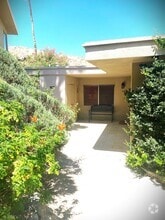 Building Photo - 2104 Southridge Dr