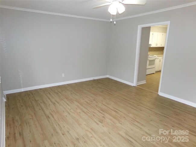 Building Photo - 716 Brown Ave