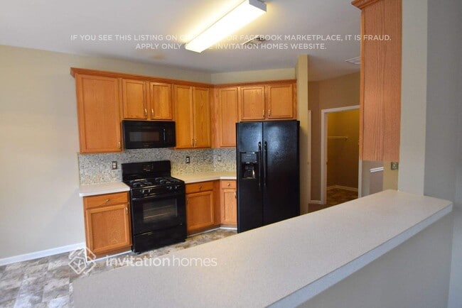 Building Photo - 2482 Lakebrooke Dr