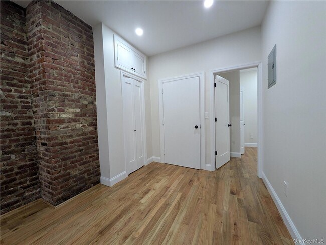 Foto del edificio - 104-44 42nd Ave