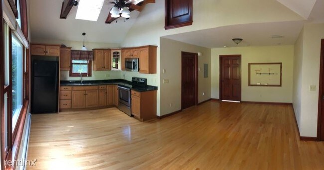 Building Photo - 1 br, 1 bath Apartment - 11 Gopher Rd