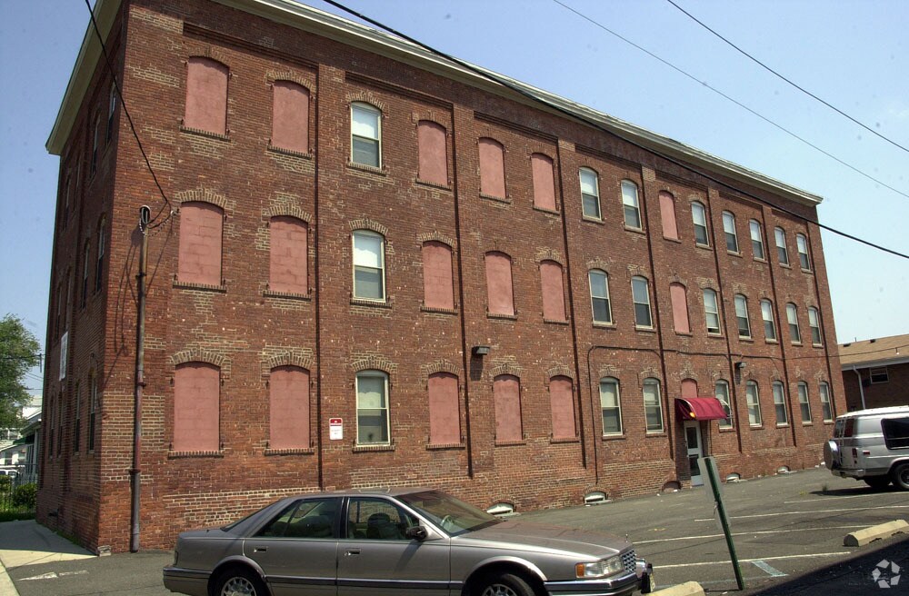 Building Photo - 167-171 E 31st St