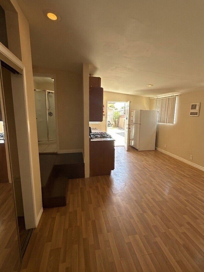 Foto del edificio - 14823 Longworth Ave