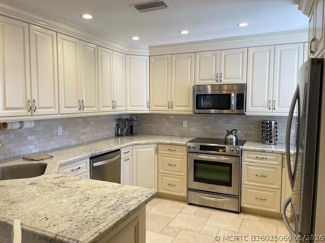 Building Photo - 2502 Fairway Dr N