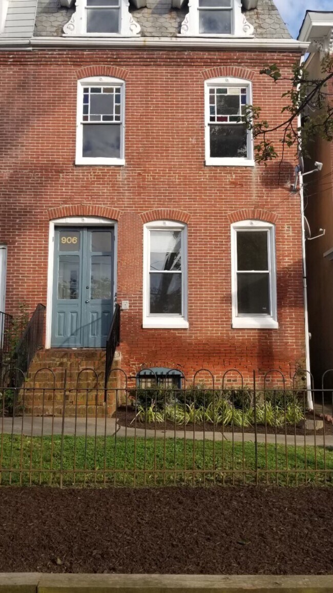Building Photo - 906 N Madison St