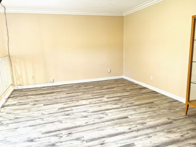 Building Photo - 17442 Jefferson Ln