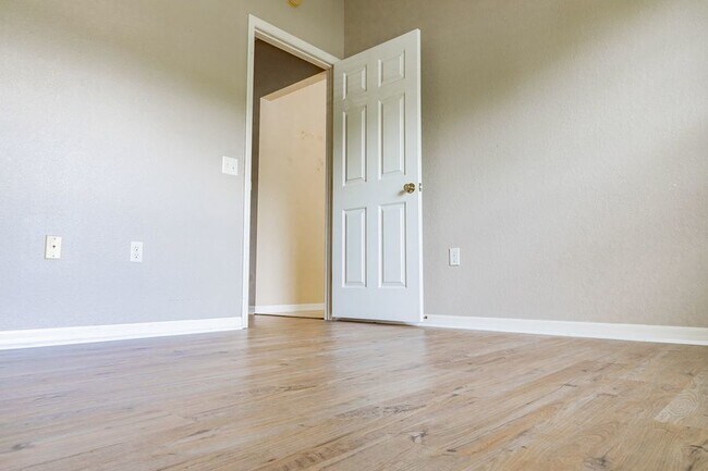 Foto del edificio - 901 Eagle Pond Dr