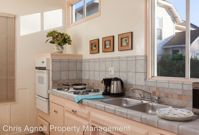 Building Photo - 2 br, 1 bath House - 36 W Valerio St