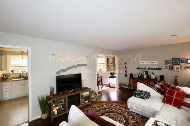 Foto del edificio - 3012 Elmbrook Rd