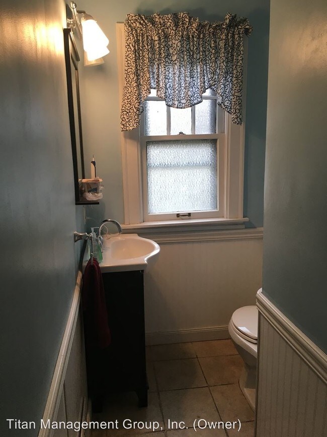 Building Photo - 4 br, 1.5 bath House - 816 Robinson Street
