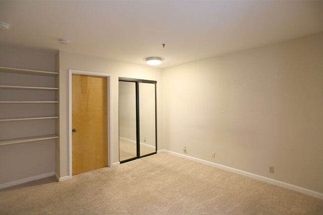 Foto del edificio - OPEN HOUSE: Sunday (4/14) 12pm-12:30pm. La...