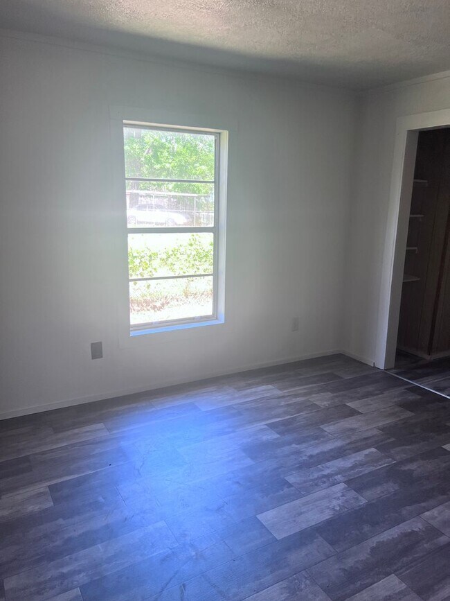 Building Photo - 3945 Brandon South Park