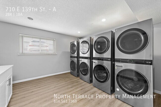 Building Photo - Renovated Studio near Avila University and...