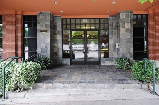 Foto del edificio - 123 Queen Anne Ave N
