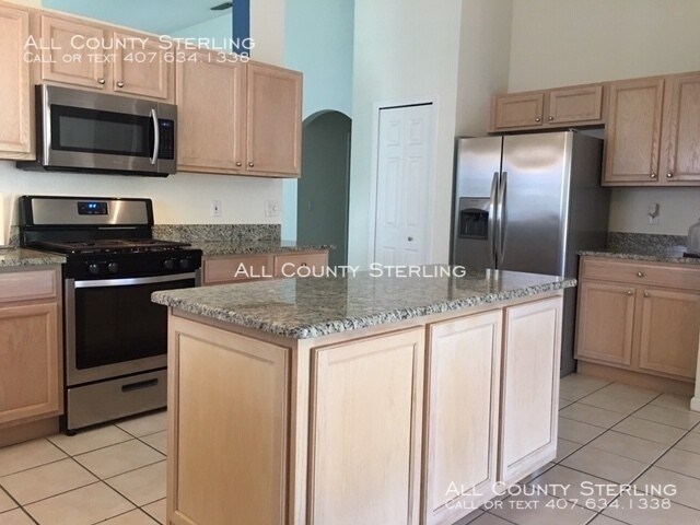 Building Photo - 4/2 in Gated Lake Mary community