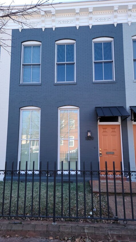 Primary Photo - Three Bedroom Three Bath Townhome in Fan D...