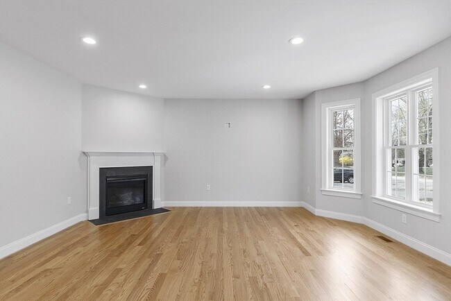 Foto del edificio - 149 Lowell Rd