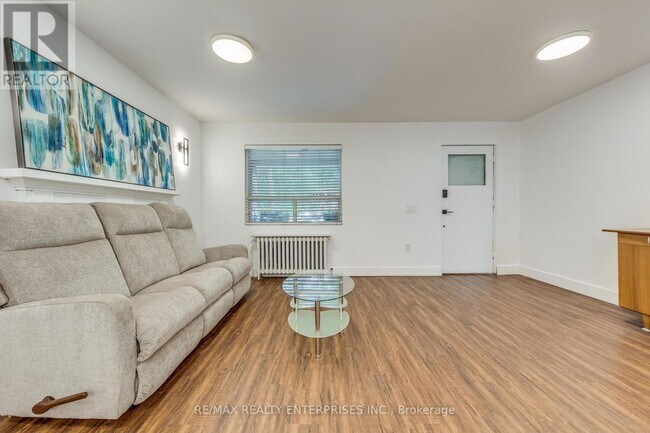 Building Photo - 257-257 High Park Ave