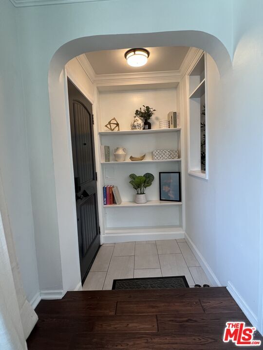 Building Photo - 7865 Willoughby Ave