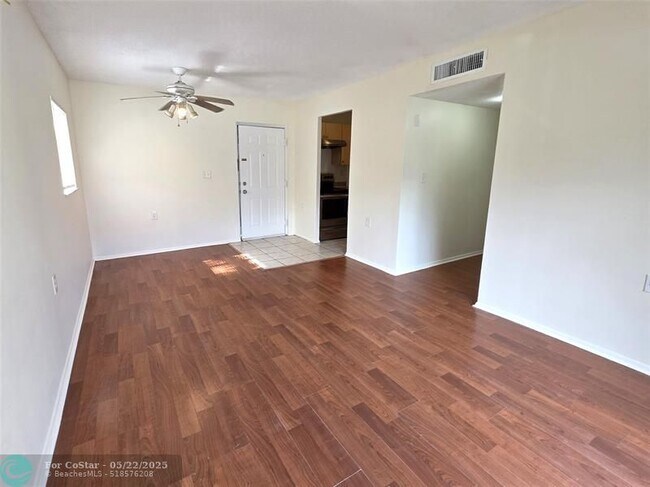 Foto del edificio - 1068 Benoist Farms Rd