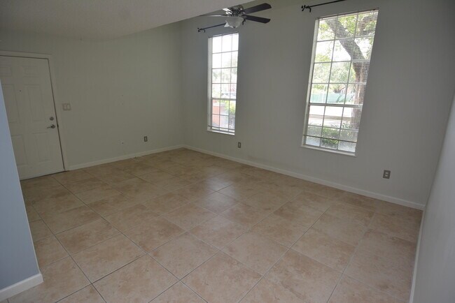Foto del edificio - 1385 Crystal Way