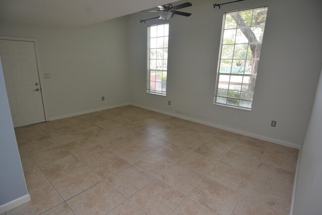 Building Photo - 1385 Crystal Way