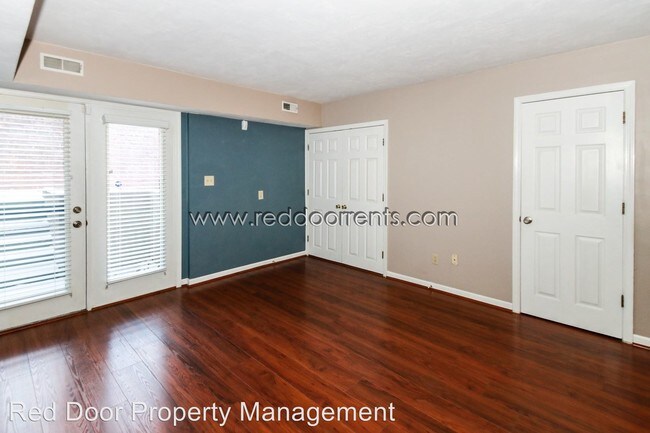 Building Photo - 524 Lockerbie Cir N