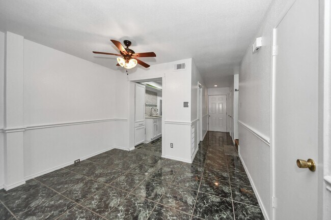 Foto del edificio - 7954 Grove Ridge Dr