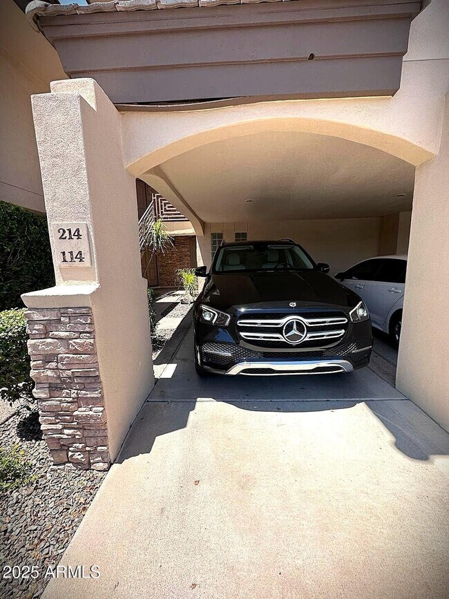 Foto del edificio - 3235 E Camelback Rd