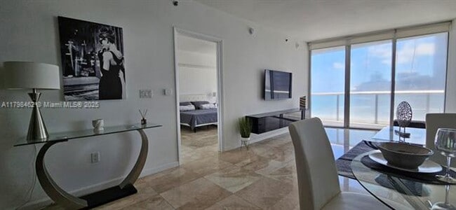 Building Photo - 495 Brickell Ave