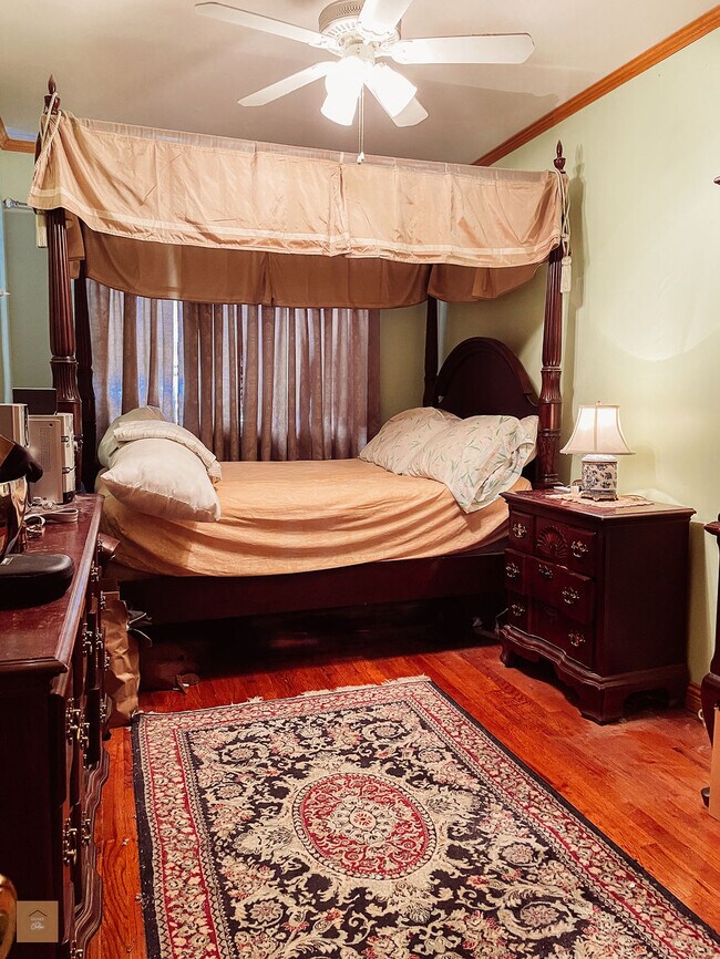 Building Photo - 2426 Maclay Ave