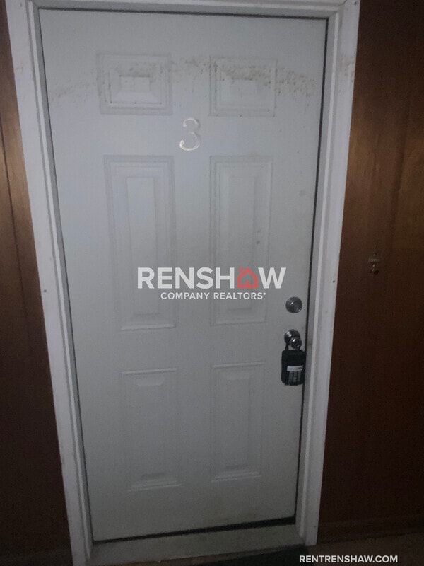 Building Photo - 110 E 7th St