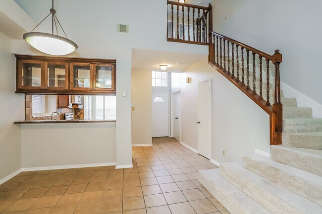 Building Photo - 6713 Queensclub Dr