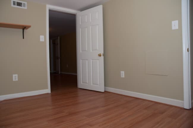 Room 2 - 3900 Oglethorpe St