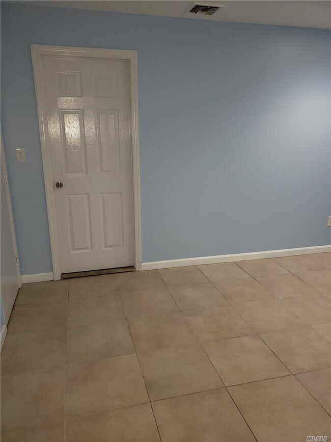 Building Photo - 503 Eagle Ave