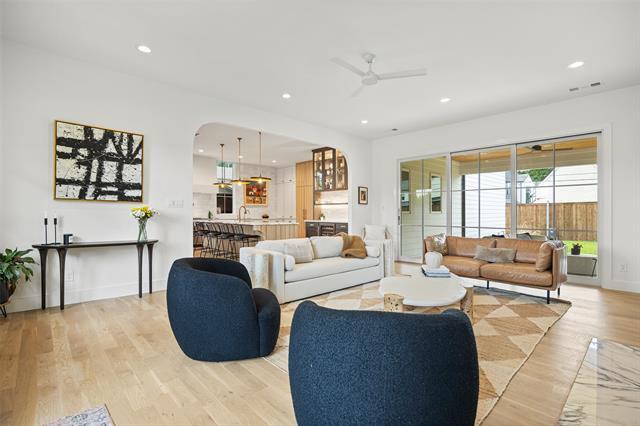 Foto del edificio - 2212 Ridge Crest Dr