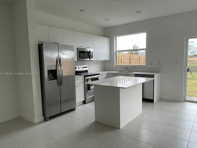 Building Photo - 12372 NW 23rd Ct