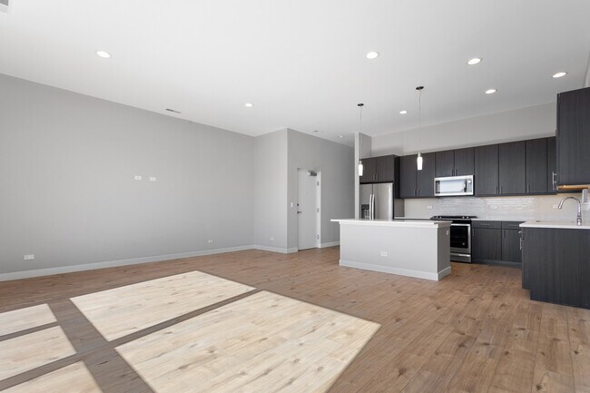 Foto del edificio - 2528 W Addison St
