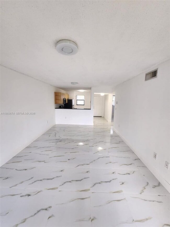 Building Photo - 9845 Nob Hill Ct