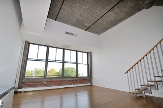 Building Photo - 156 Porter St