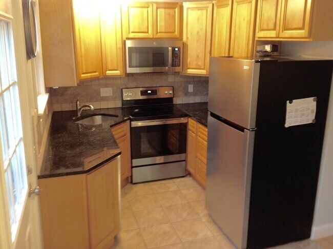 Building Photo - 29B Moore Ave