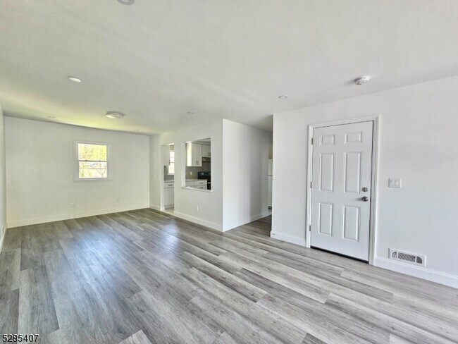 Building Photo - 317 Trotting Rd